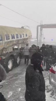Массовое ДТП на дороге «Норильск—Талнах»: столкнулись 5 автомобилей. Дорога закрыта!