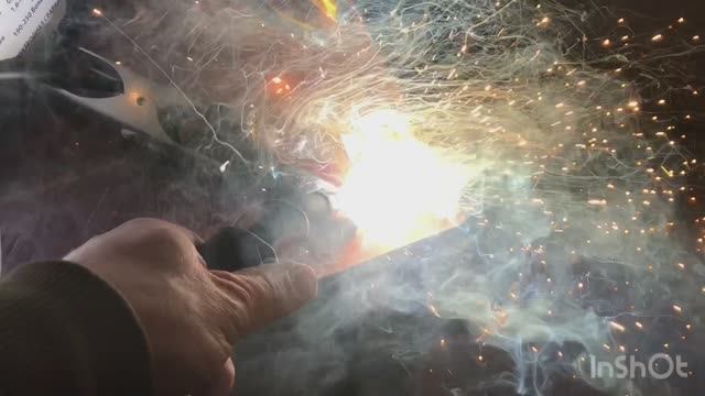 Обзор на сварочный полуавтомат Quattro Elementi
