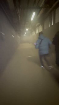 🔥Как люди спасались из горящего здания — всё в дыму, практически ничего не видно🔥