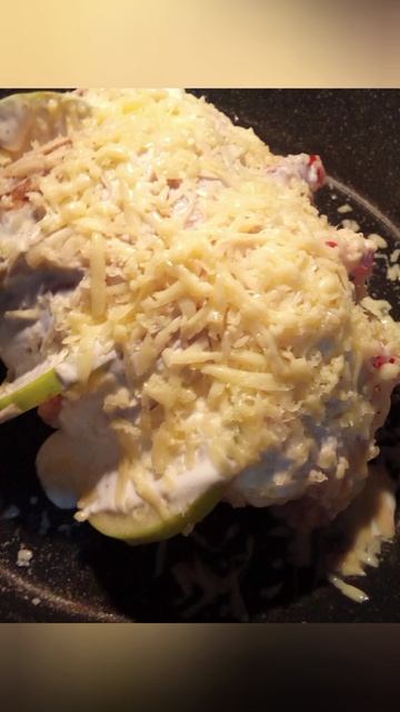 Куриная грудка с яблоками в духовке