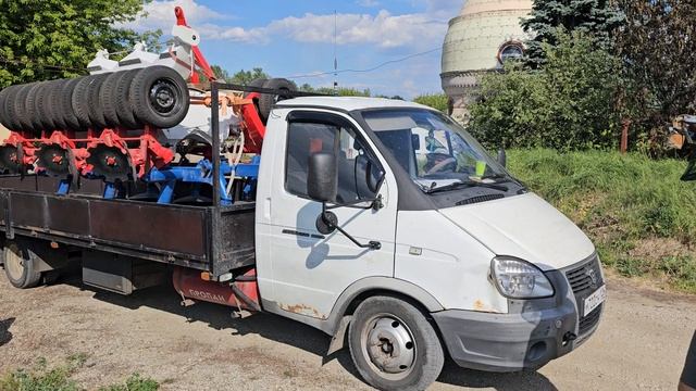 Поехали! Очень удобна наша посевная машина в погрузке, 🚛 разгрузке и в перевозке.