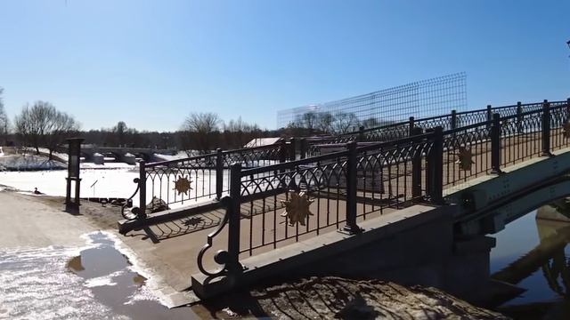 На видео со свадьбы, сваты-миллионеры заметили странность у бедной невесты… Проследив за ней, ахнули