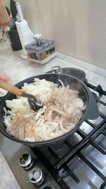 Требуха с луком в казане