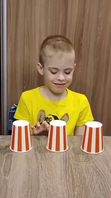 Найди шарик под стаканчиком
