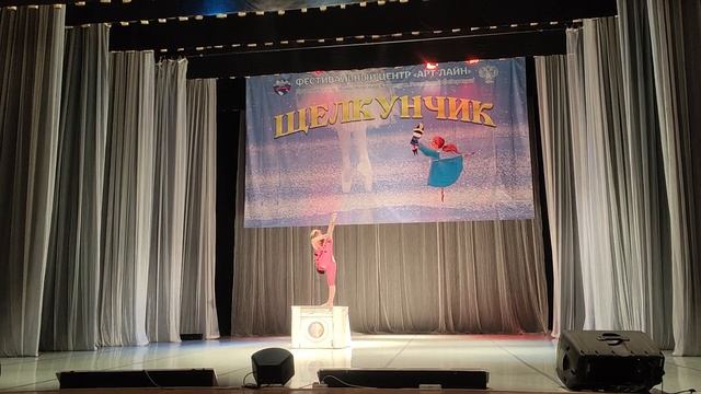 Пластический этюд #contortion #handbalance #circus