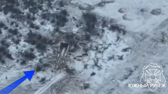 Это точно не муляж. FPV-дроны группировки "Юг" уничтожили САУ ВСУ вместе с экипажем прямо в укрыт...