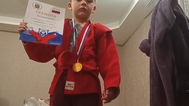 гуляю с братом а потом борюсь с братом