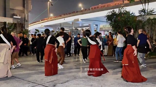 藏族舞《吉祥八宝》
