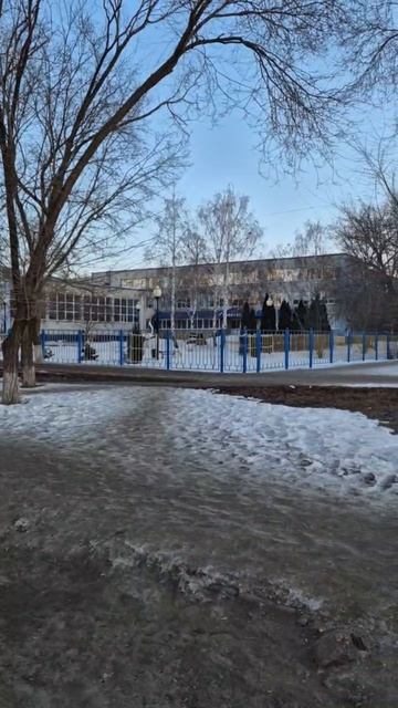 Потенциальная угроза для детей прям перед гимназией #3 и детской поликлинике #9😡