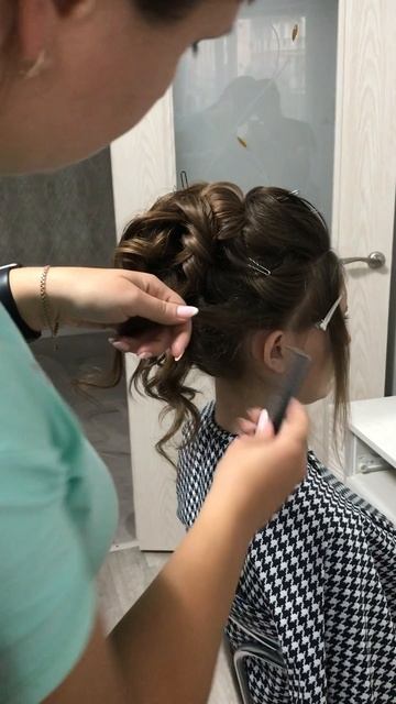 Мастер класс по среднему пучку. Обучение по прическам. Курсы по прическам