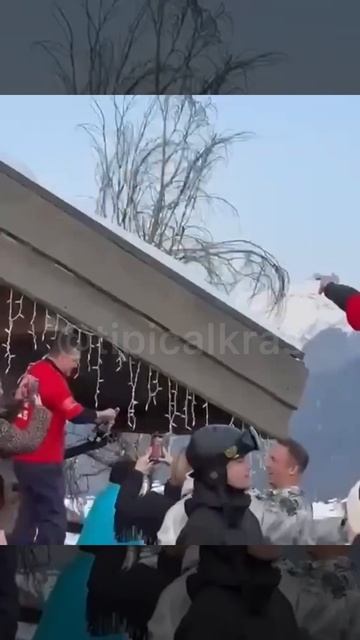 На горнолыжном курорте «Роза Хутор» в Сочи произошла массовая драка туристов в баре «Аляска».