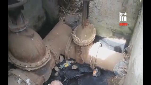 Слив грязной вонючей воды рядом с Героевкой