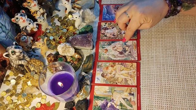Есть ли у него к вам сексуальное влечение 🤗🤭💃💕🤠отливка на свечи✨ и таро расклад💯☀