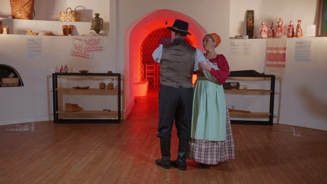 «Светит месяц»- игра
