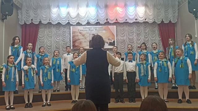 Даниил поёт на концерте