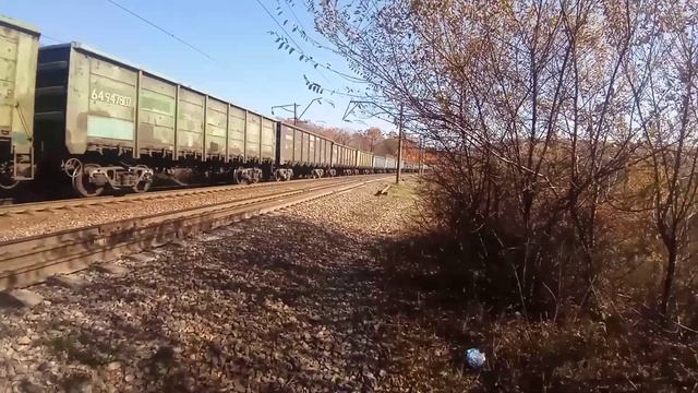 Система электровозов 2ЭС5К-042/037 "Ермак" с грузовым поездом.