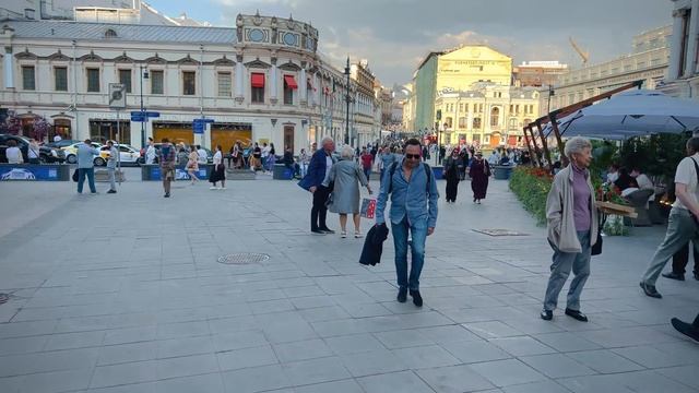 Блуждание по московским улицам - красивые русские девушки