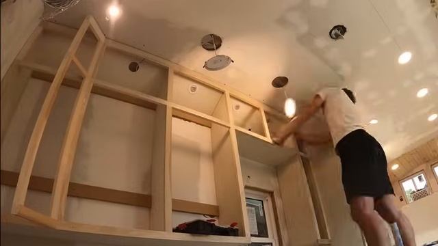 Я_ПЕРЕДЕЛАЛ_ШКОЛЬНЫЙ_АВТОБУС_В_ЭЛИТНЫЙ_ДОМ_RSN