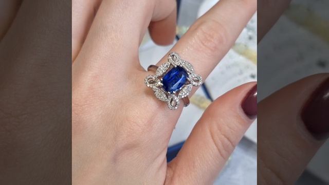Очаровательное драгоценное кольцо с кианитом и бриллиантами!💙