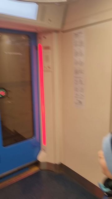 Осторожно двери закрываются следующая станция деловой центр