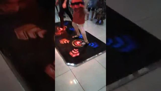 Это когда не совпадают ноги под музыку))))
