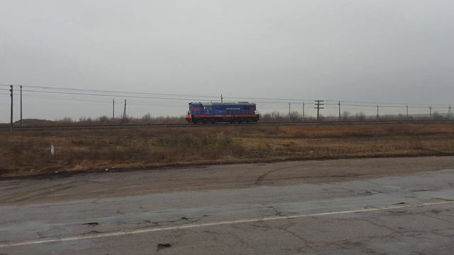 Свежепокрашенная чмеха резервом на Пологи | ЧМЭ3-1974 на перегоне Малая Токмачка - Новокарловка