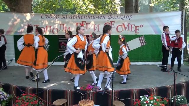 " ТОПОЛИ ПЕЕ И СЕ СМЕЕ" 29.08.2015 -  ДЕТСКИ ТАНЦОВ СЪСТАВ "ФОЛКЛОРЕН ИЗВОР"