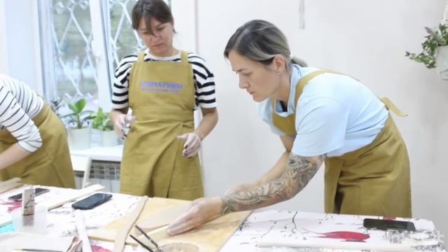 Подруги решили приятно провести вечерок. Очень продуктивно поработали