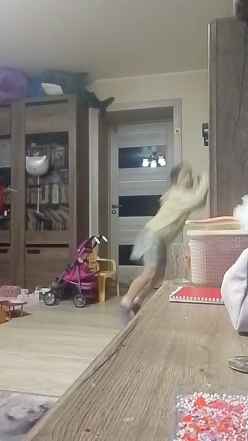 1000008747.mp4