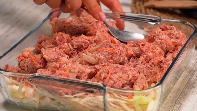 My friends cook it in the same way! A fantastic pudding with minced meat and cabbage