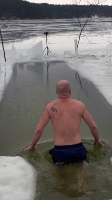 Купание в проруби "Коржи-Моржи". Озеро Яльчик, Марий-Эл/Telegram-канал: https://www.youtube.com/@gro