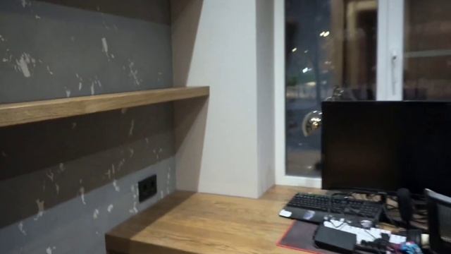 Продолжение к столешнице в виде таких же дубовых полок