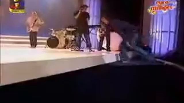 Упал со сцены