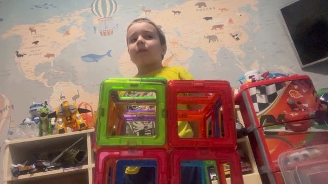 Опыты с магнитным конструктором 1