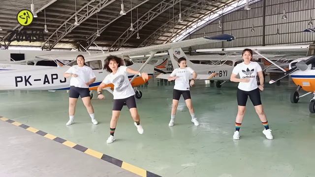 🎶 PROBLEMA by Daddy Yankee | Zumba with Zin Evie Kusuma