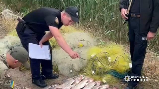 Використовував незаконне знаряддя для лову риби: поліцейські викрили браконьєра на річці Дунай