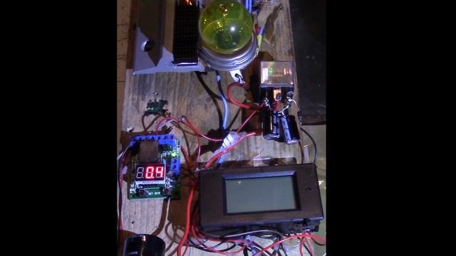 400W wind turbine dump-load under storm - Dump load d'une éolienne 400W pendant une tempête