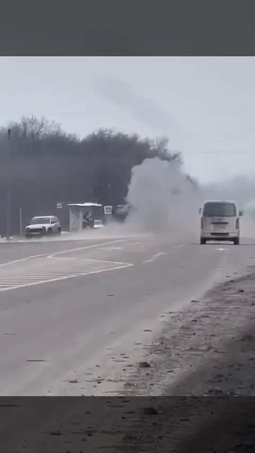 На волоске от смерти: Водитель чудом увернулся от атаки украинского дрона  

Украинские террористы а