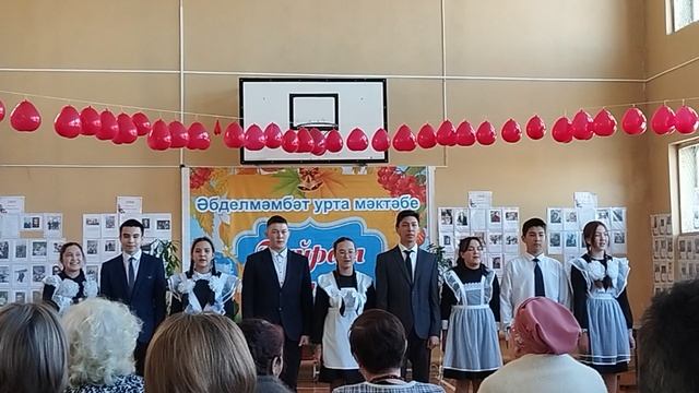 Поздравления и Песня от учащихся Школьников для Выпустившихся школы
