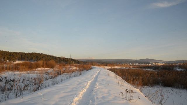 Тропинка по снежному холму. Релакс. Шум ветра.