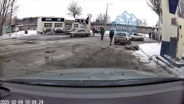 баба на заправке 😆😆