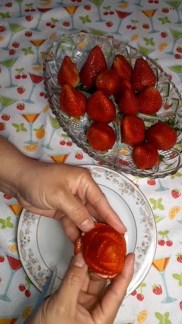 Como hacer Rosas de fresas 🍓/Como hacer Flores tus fresas /#recetatiktok