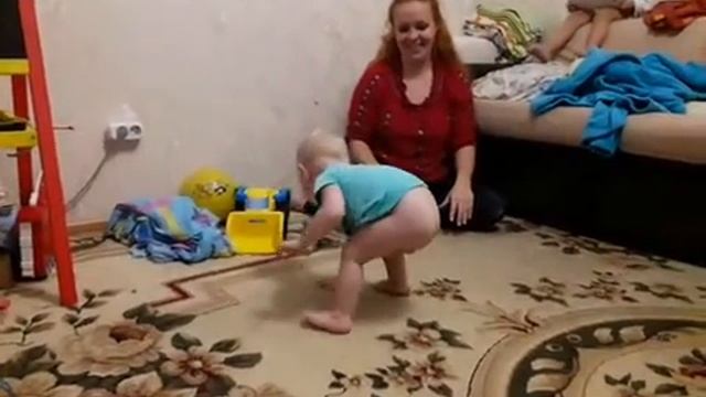 Сегодня Лев пошёл это его первые шаги