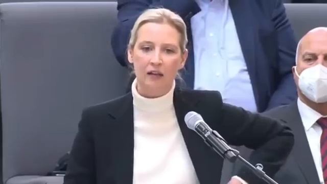 Немка Вступилась За Россию!