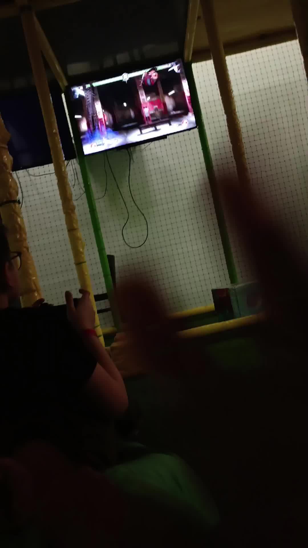 МАША xs АРТЁМ В ДЖОЙСТИКИ ИГРАЮТ!!!