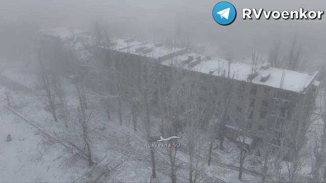 Впечатляющие кадры облёта военным дроном Дзержинска (Торецка)
