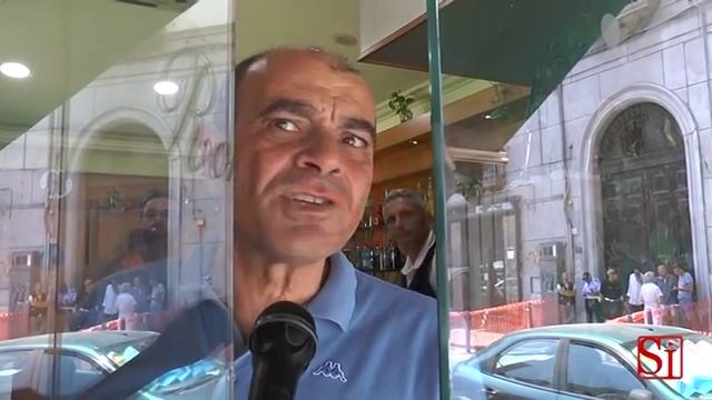 Napoli - Crolla balcone a Porta Nolana, tre feriti: uno in codice rosso (19.07.15)