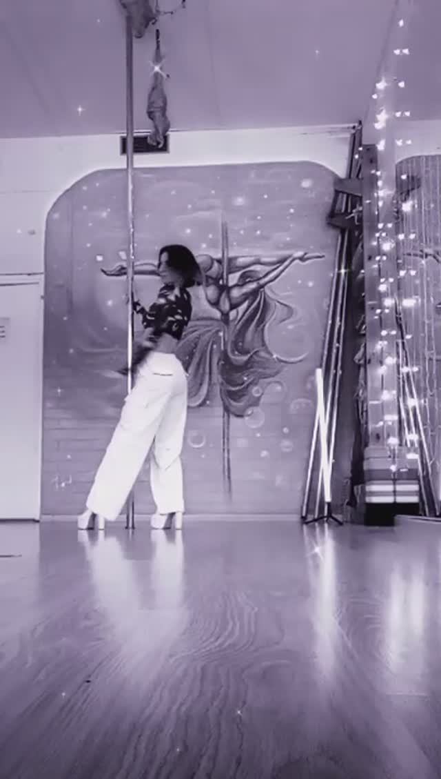 Джаз-фанк на пилонах. Outta my head.