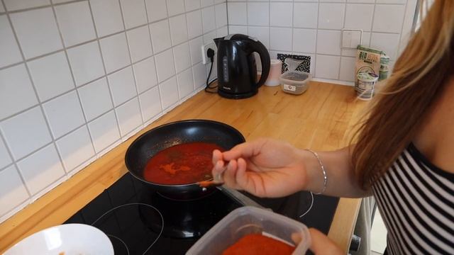 Cooking Dal Makhani for My Indian Boyfriend | Shrey & Giulia