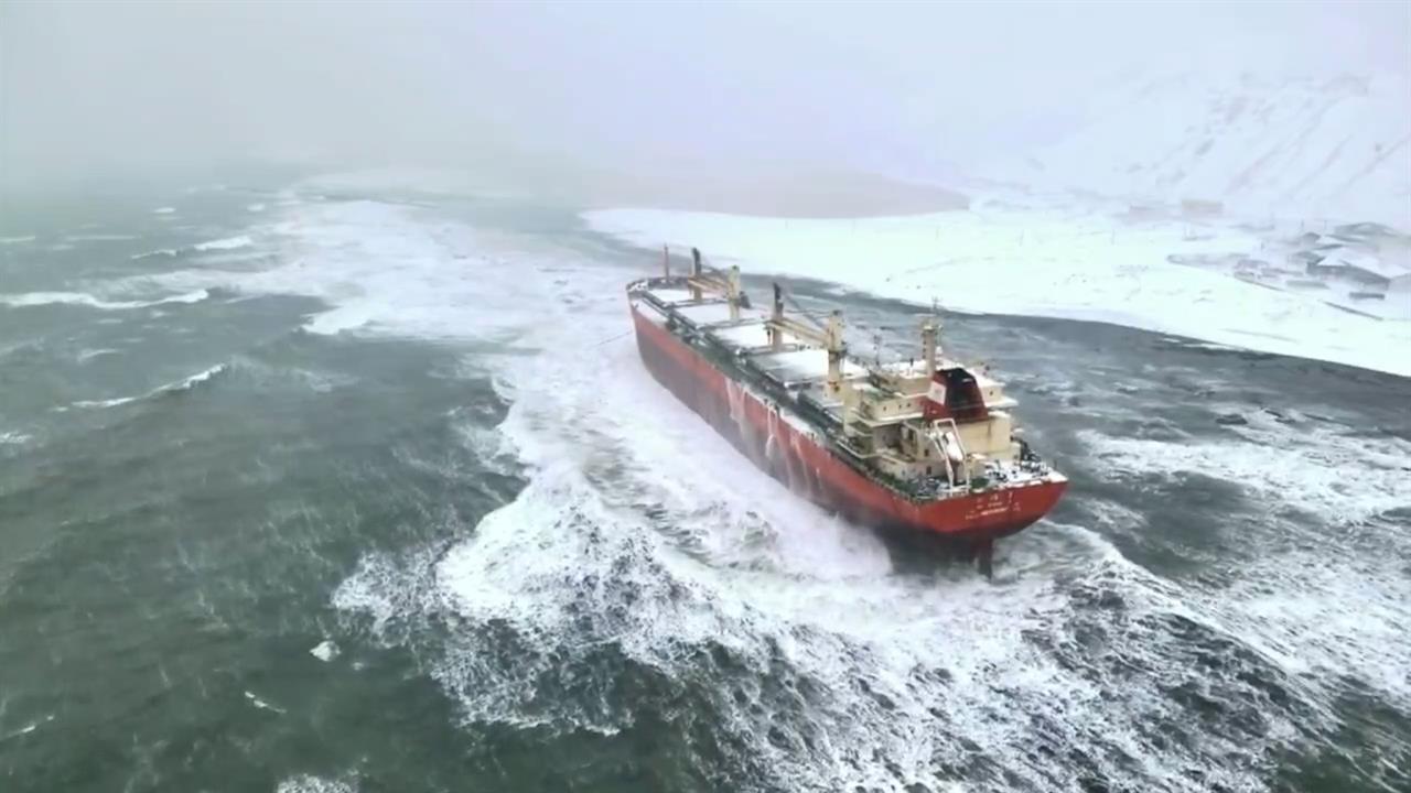 На Сахалине ввели режим ЧС в Невельском районе из-за севшего на мель судна